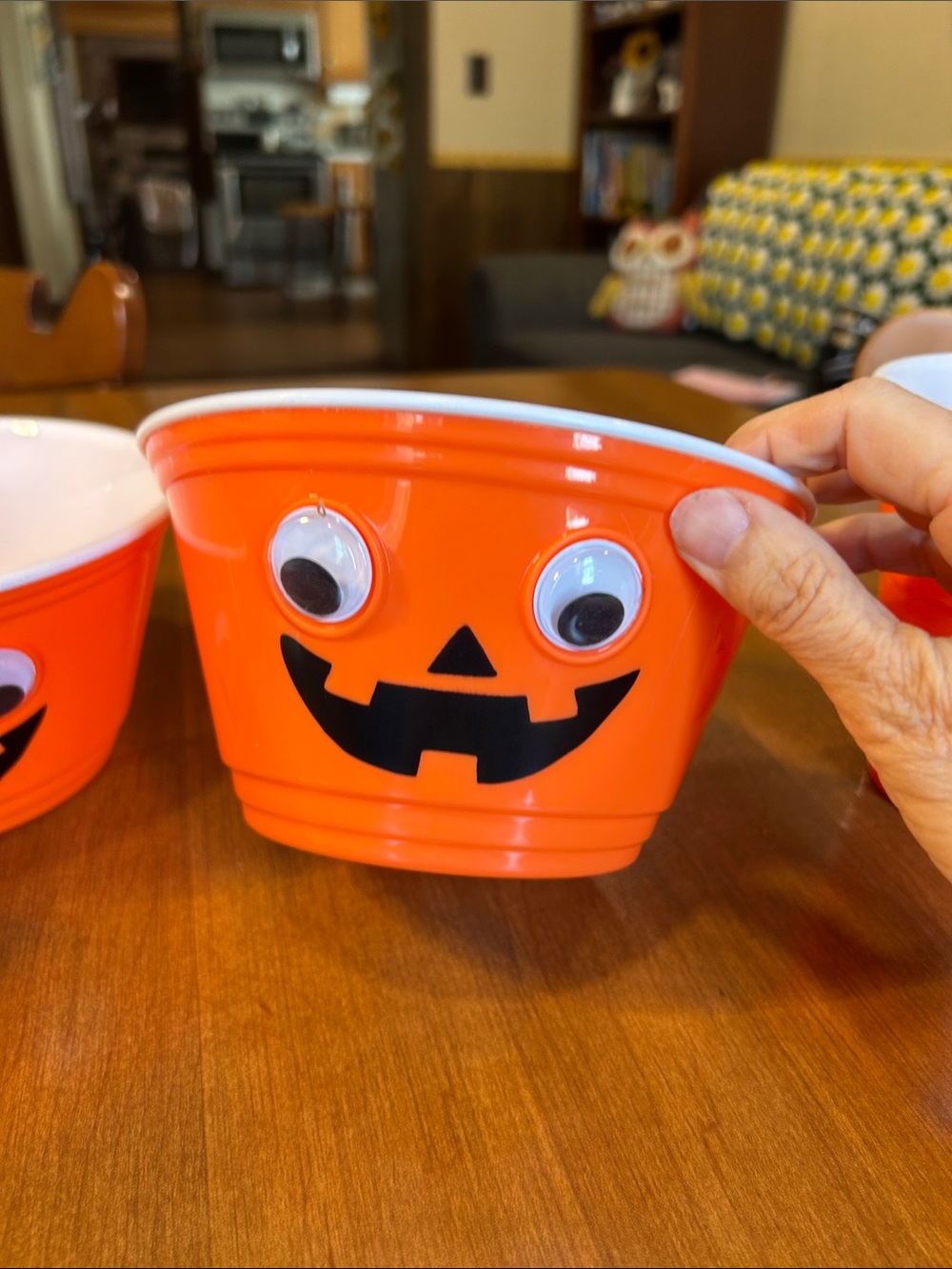 Halloween Jack-O'-Lantern Plastic Cups and Bowls - Orange - Picture 4 of 5